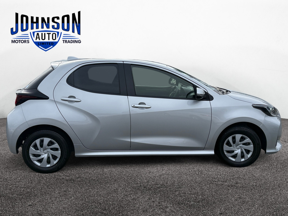 2020 Toyota Yaris - image 6