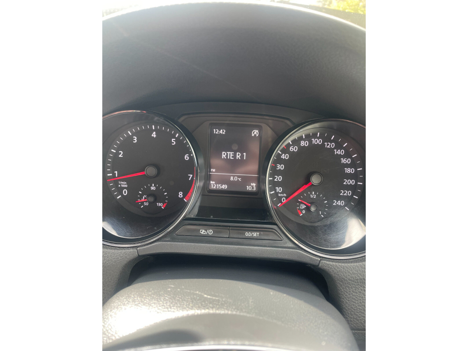 2016 Volkswagen Polo - image 8