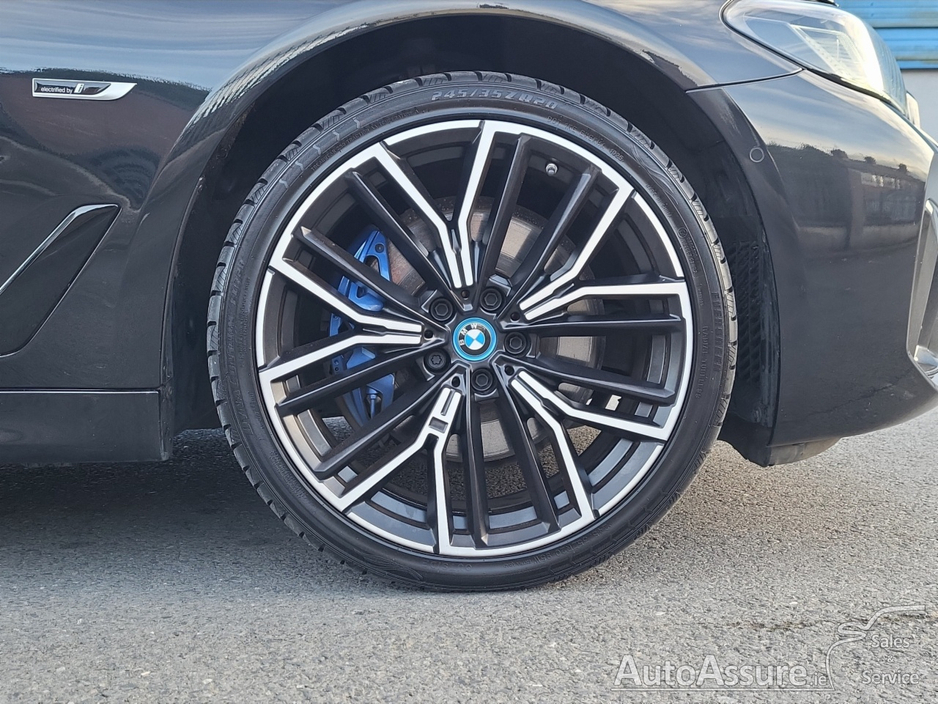 2023 BMW 5 Series - image 29