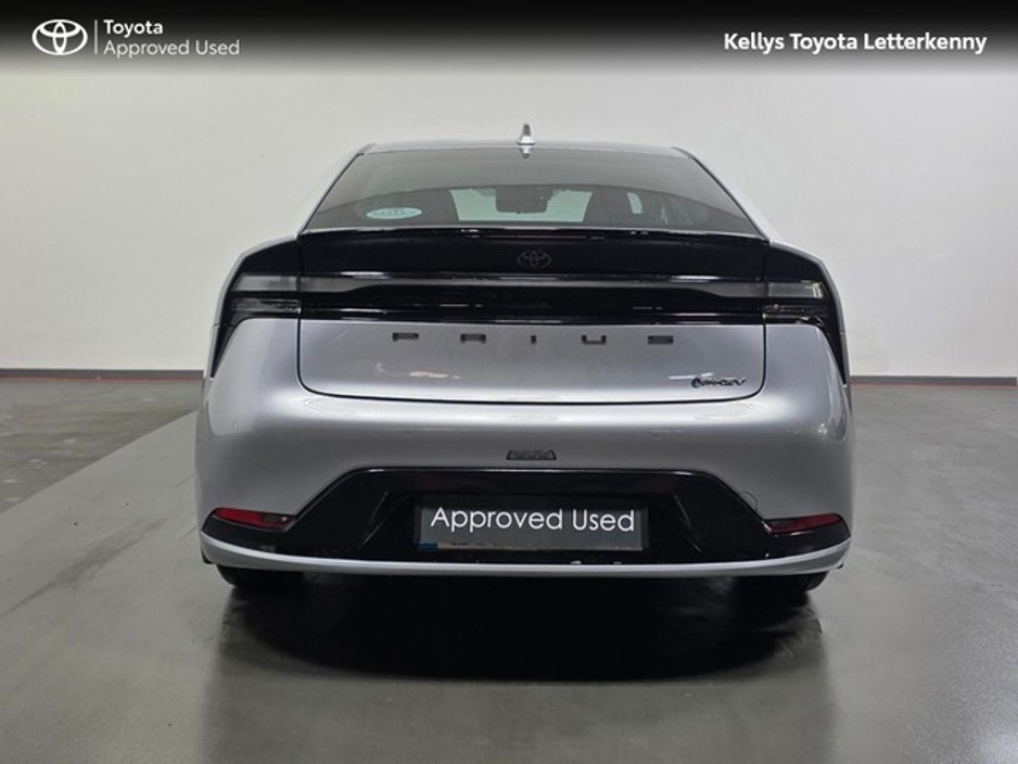 2025 Toyota Prius - image 4