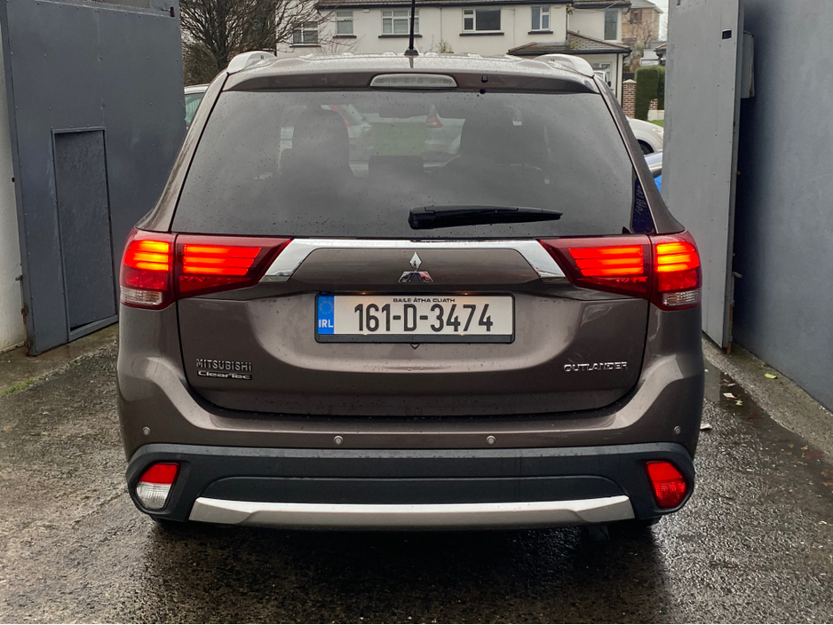 2016 Mitsubishi Outlander 2.3 DSL  4WD 6 SPEED 7 SEATER  TINY  KMS  FULL  SERVICE HISTORY €15,950