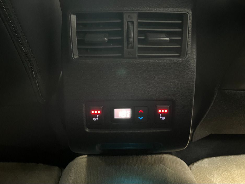 2023 Mitsubishi Outlander - image 21