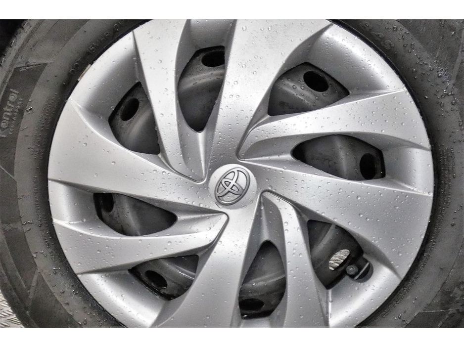 2022 Toyota Yaris - image 26