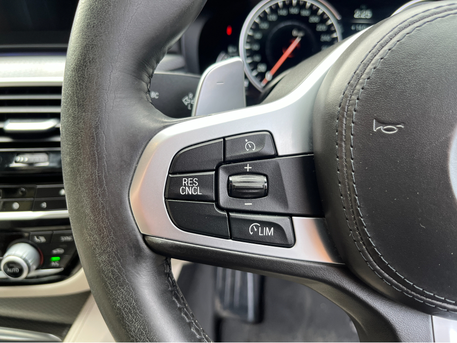 2018 BMW 5 Series - image 21