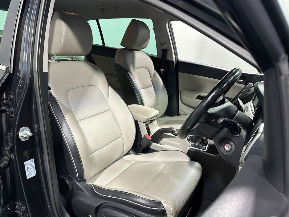 2019 Kia Sportage - image 10