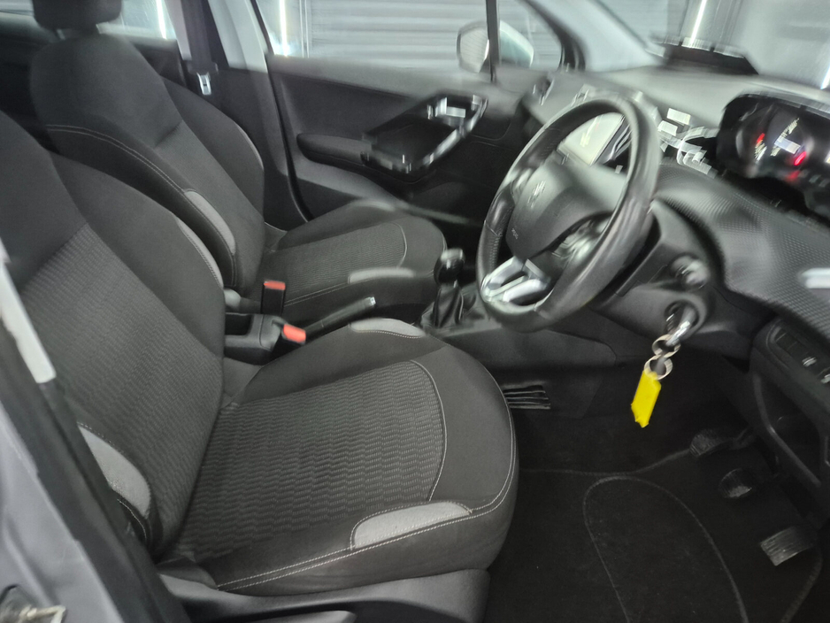 2016 Peugeot 208 - image 14