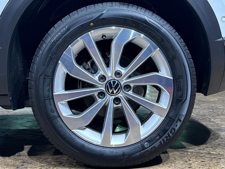 2023 Volkswagen T-Roc - image 10