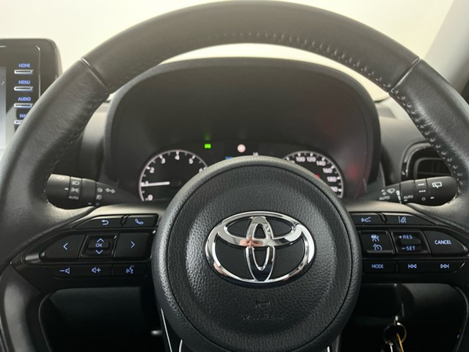 2021 Toyota Yaris - image 14
