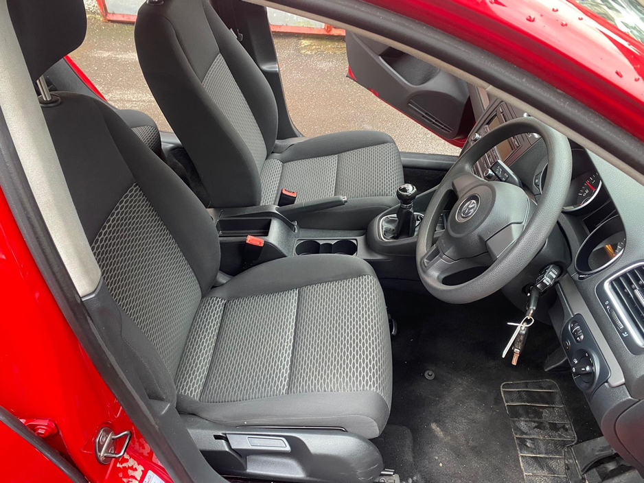 2010 Volkswagen Golf - image 6