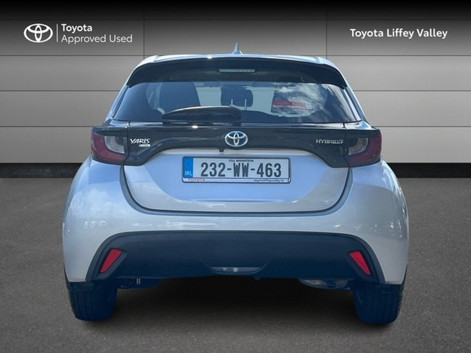 2023 Toyota Yaris - image 4