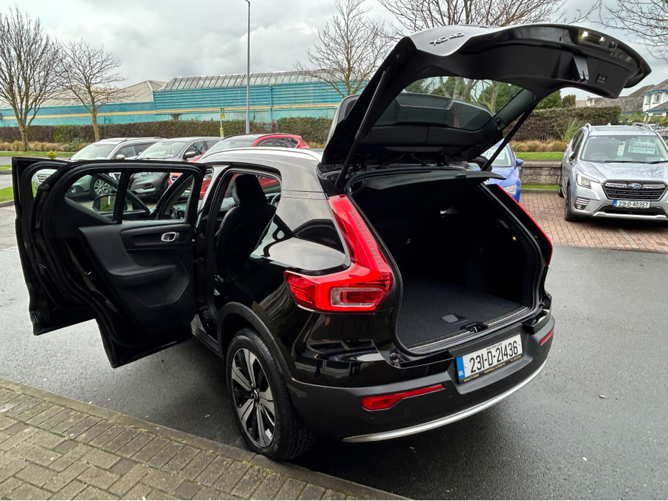 2023 Volvo XC40 - image 25