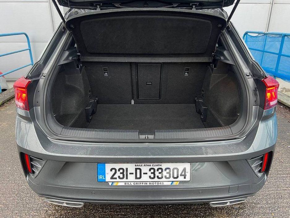 2023 Volkswagen T-Roc R-LINE 1.0 TSI // APPLE CARPLAY/ANDROID AUTO // DIGITAL CLUSTER // 17" R-LINE ALLOYS €27,900