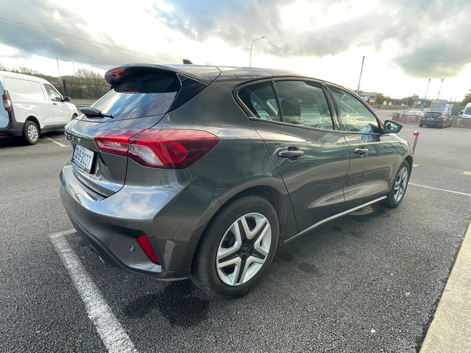 2022 Ford Focus - image 5