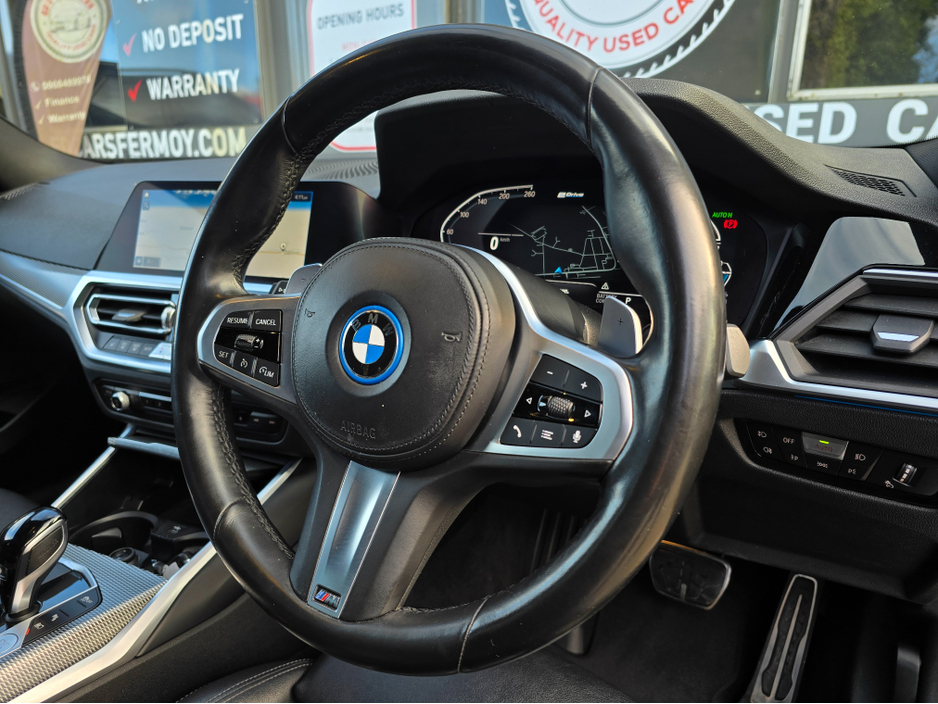 2022 BMW 3 Series - image 19