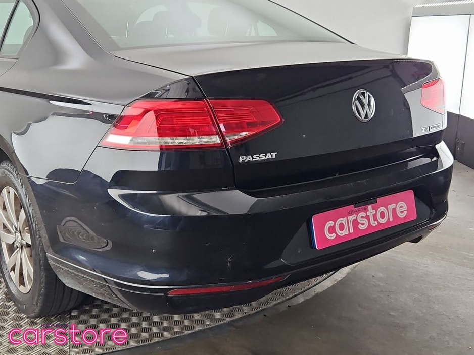 2017 Volkswagen Passat - image 15