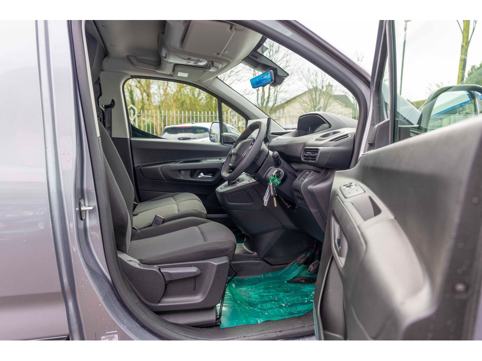 2026 Peugeot Partner - image 13