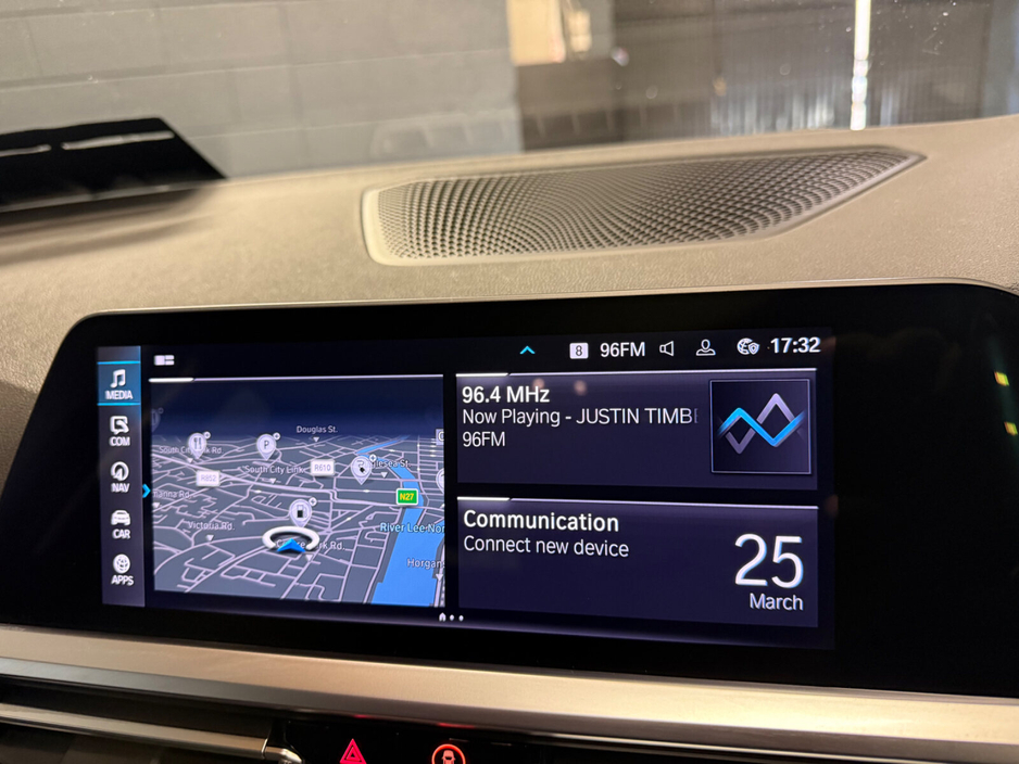 2022 BMW 3 Series - image 9