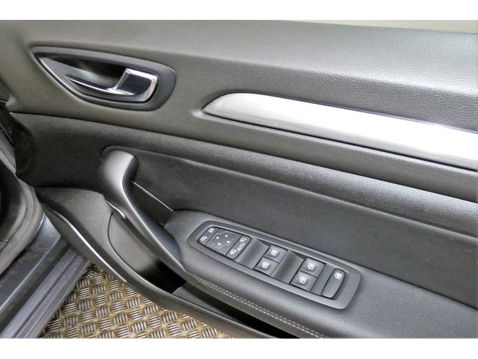 2017 Renault Megane - image 25