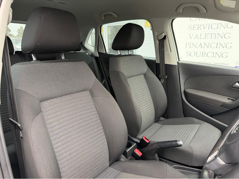 2013 Volkswagen Polo - image 14