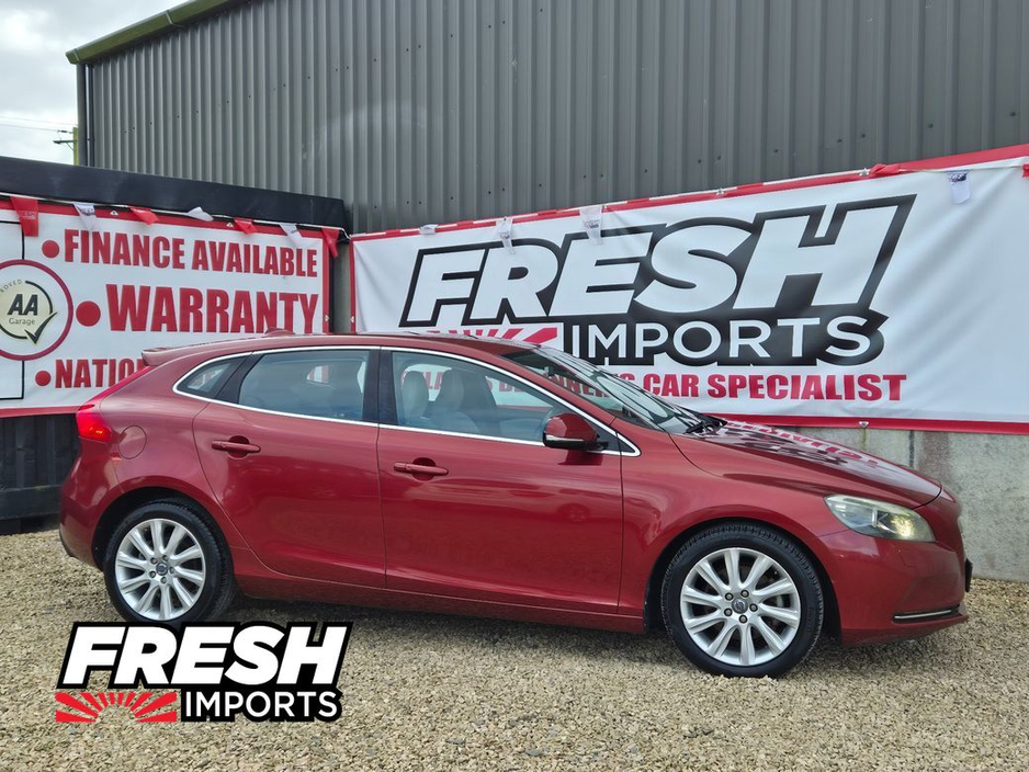 2014 Volvo V40 - image 17