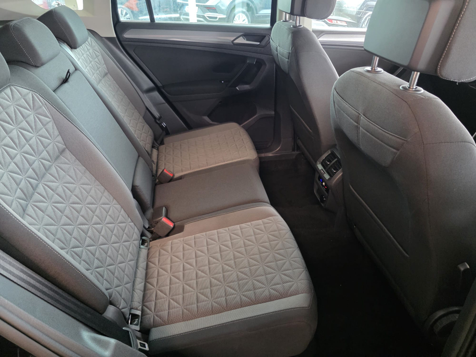 2023 Volkswagen Tiguan - image 12