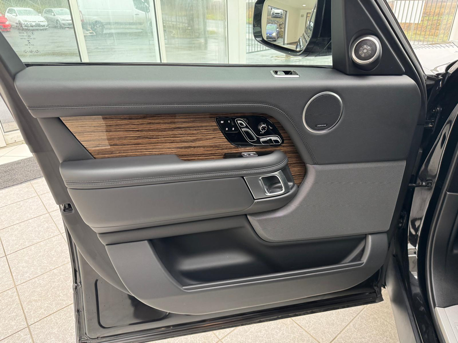 2019 Land Rover Range Rover VOGUE P400E A