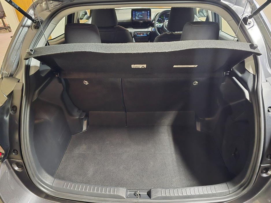 2021 Toyota Yaris - image 6