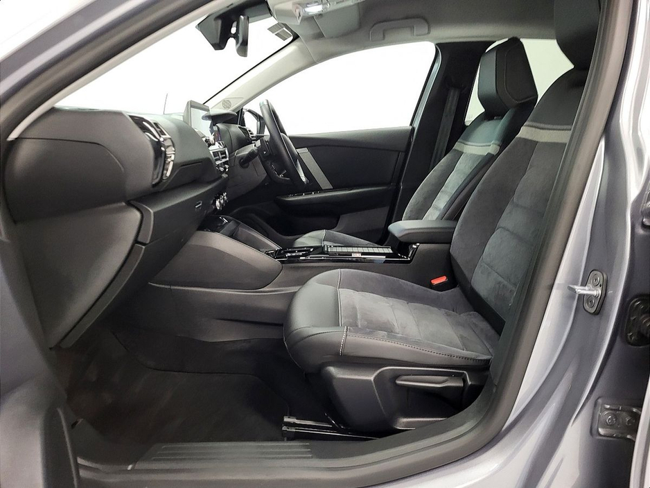 2025 Citroen C4 - image 7