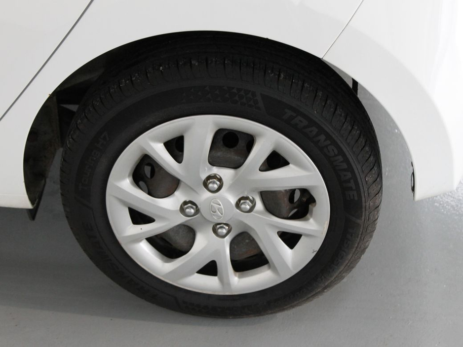 2020 Hyundai i10 - image 28