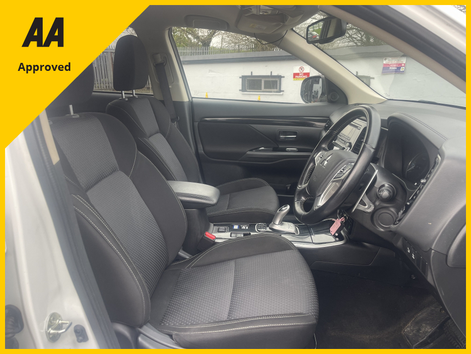 2020 Mitsubishi Outlander - image 10