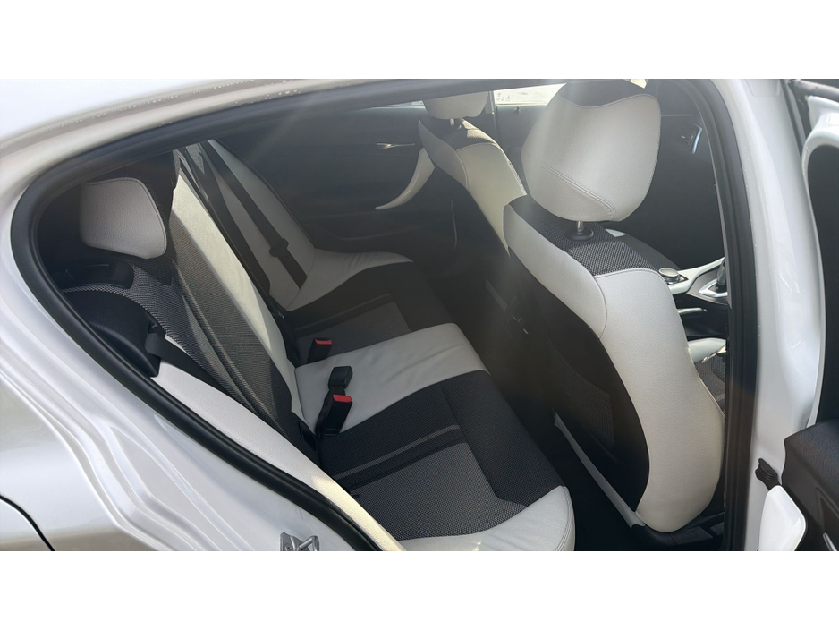 2018 BMW 1 Series - image 9