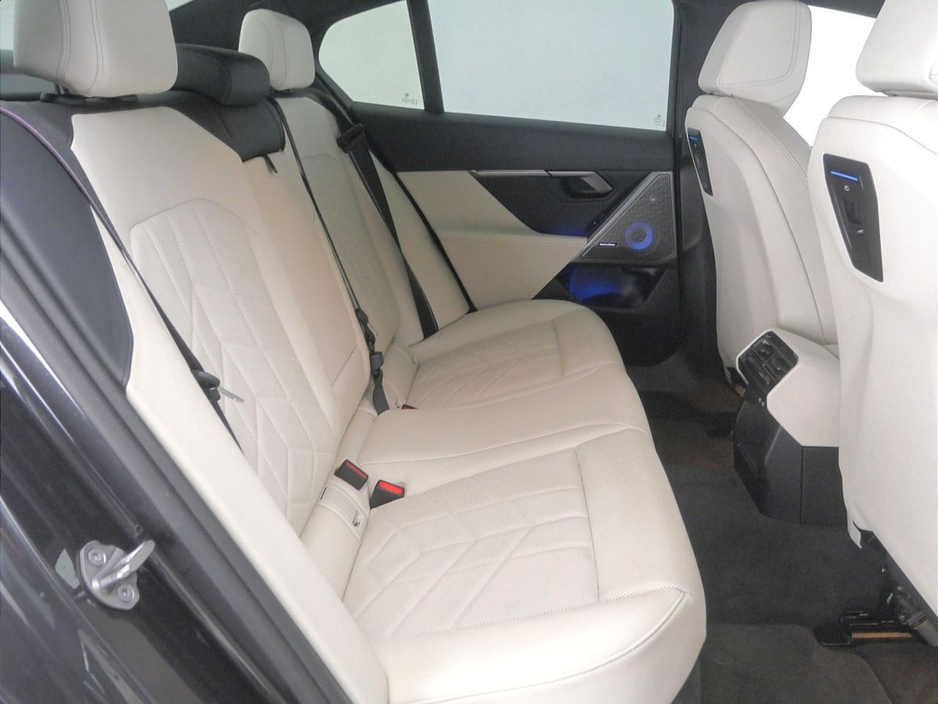 2024 BMW 5 Series - image 11