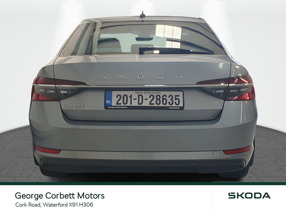 2020 Skoda Superb - image 12