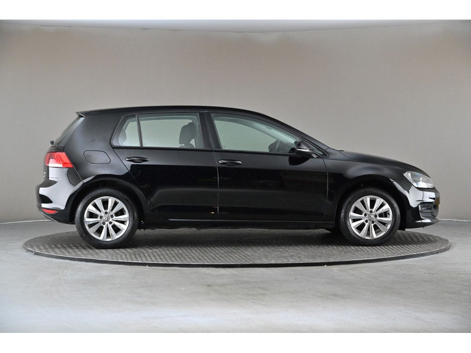 2015 Volkswagen Golf - image 11