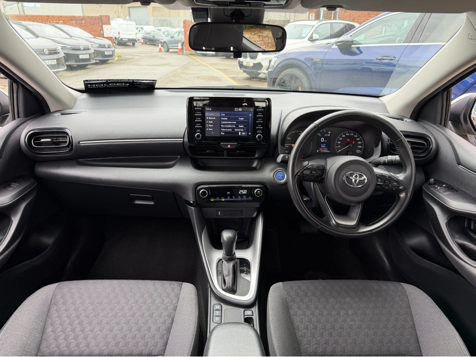 2023 Toyota Yaris - image 24