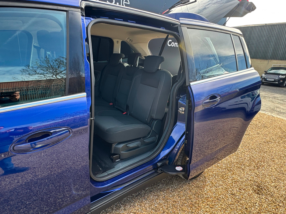 2015 Ford Grand C-Max - image 13