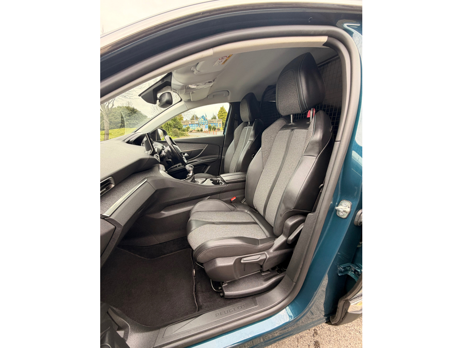 2022 Peugeot 3008 - image 13