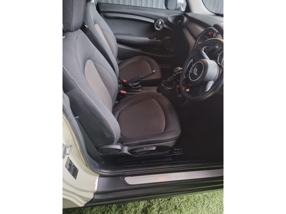 2014 MINI Hatch - image 10