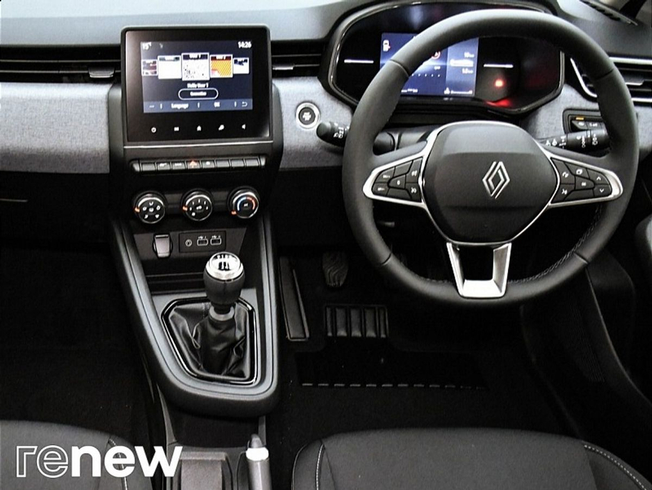 2025 Renault Clio - image 25