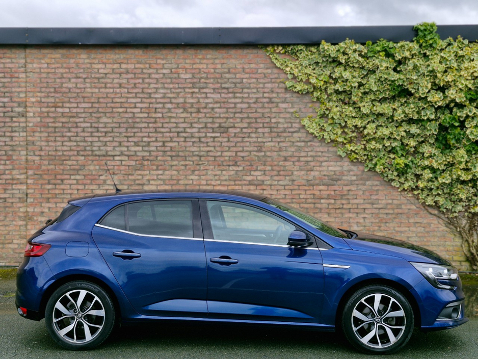 2019 Renault Megane - image 16