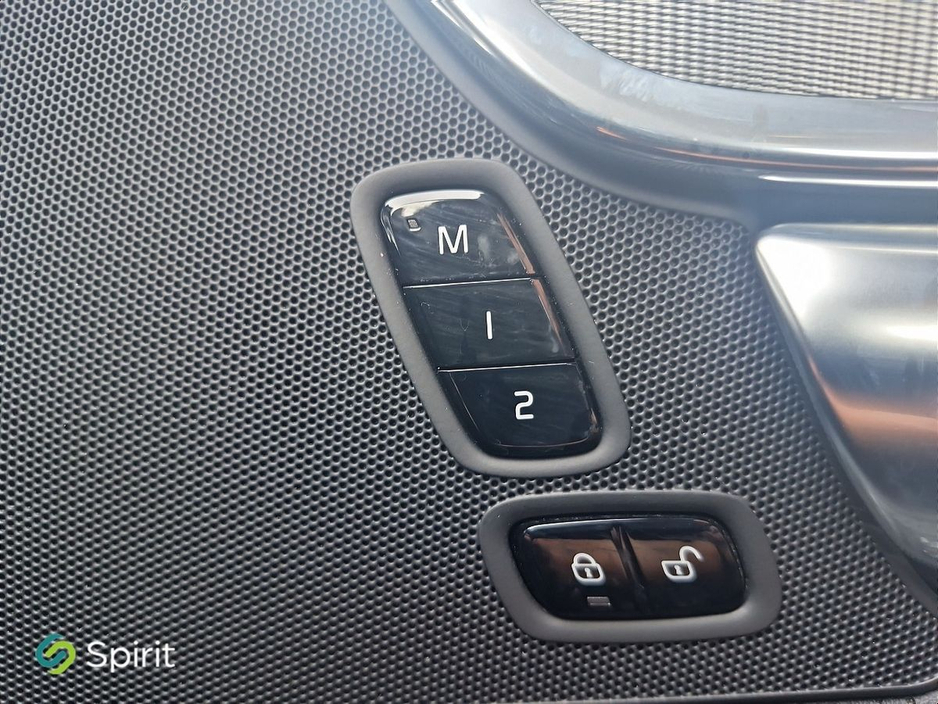 2021 Volvo V90 - image 10