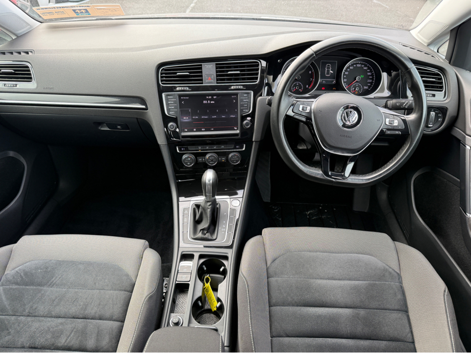 2015 Volkswagen Golf - image 11