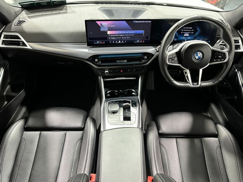 2025 BMW 3 Series - image 9