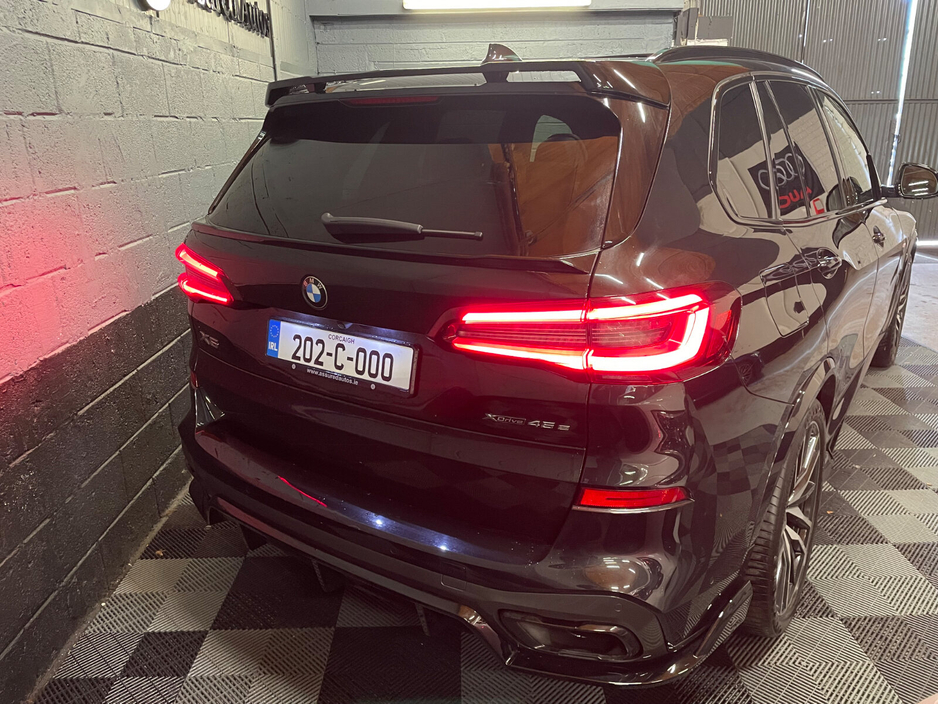 2022 BMW X5 xDrive45e M Sport €43,900