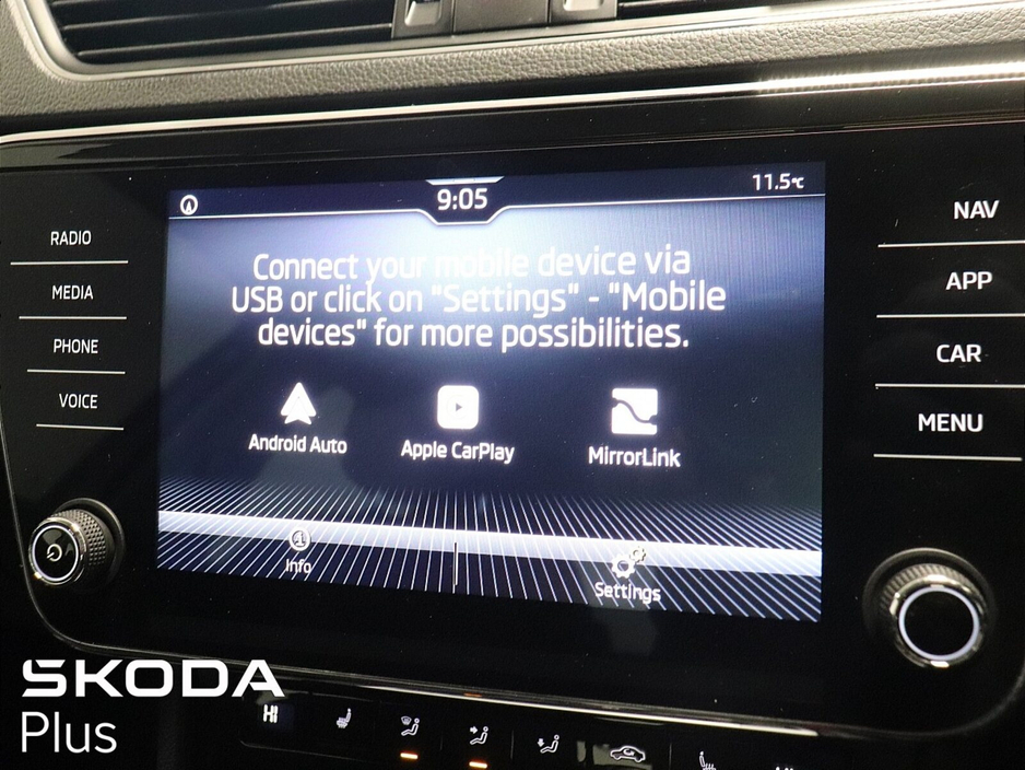 2022 Skoda Superb - image 18