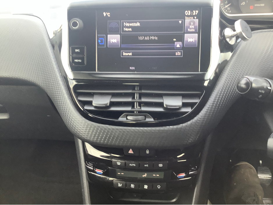 2016 Peugeot 2008 - image 3