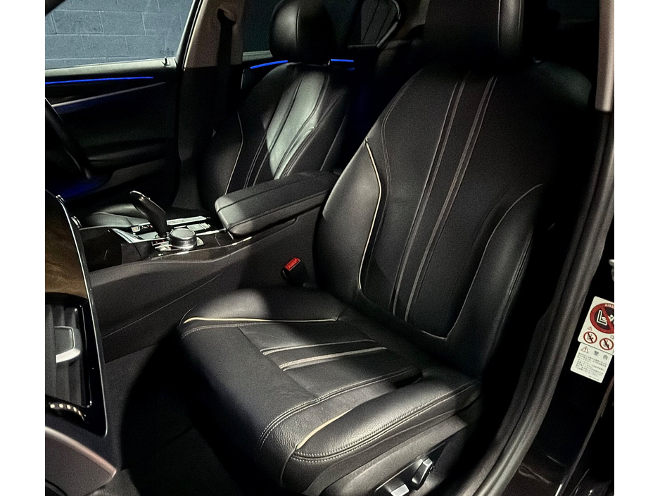 2017 BMW 5 Series - image 25