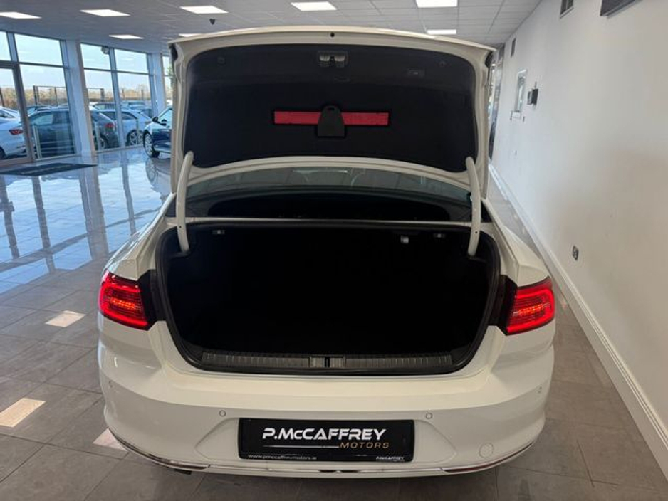 2018 Volkswagen Passat 2.0 TDI DSG 150HP Highline €18,495