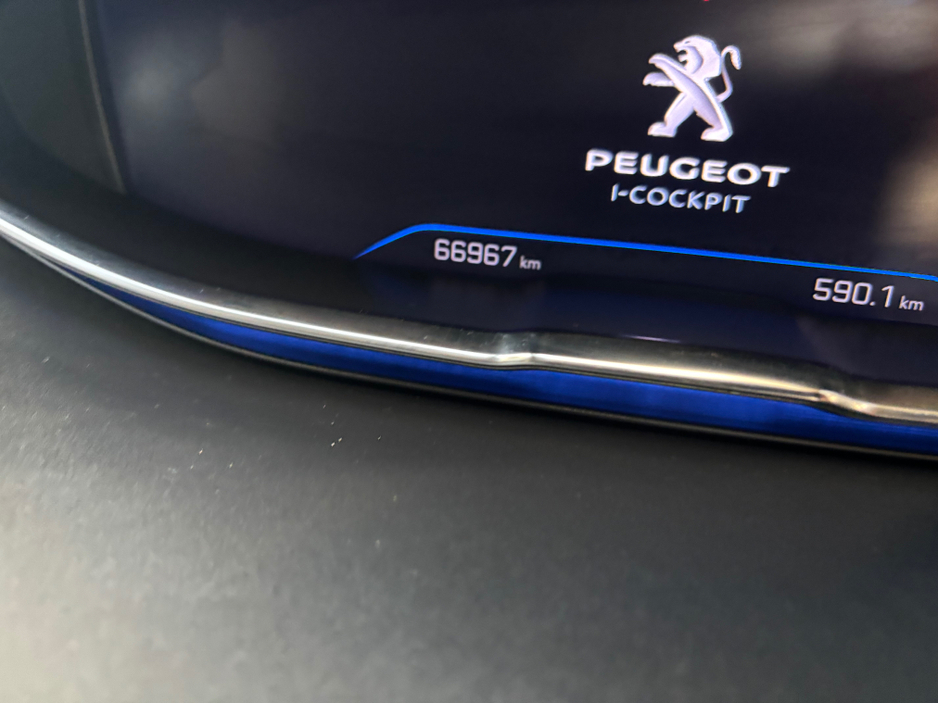 2022 Peugeot 5008 - image 12