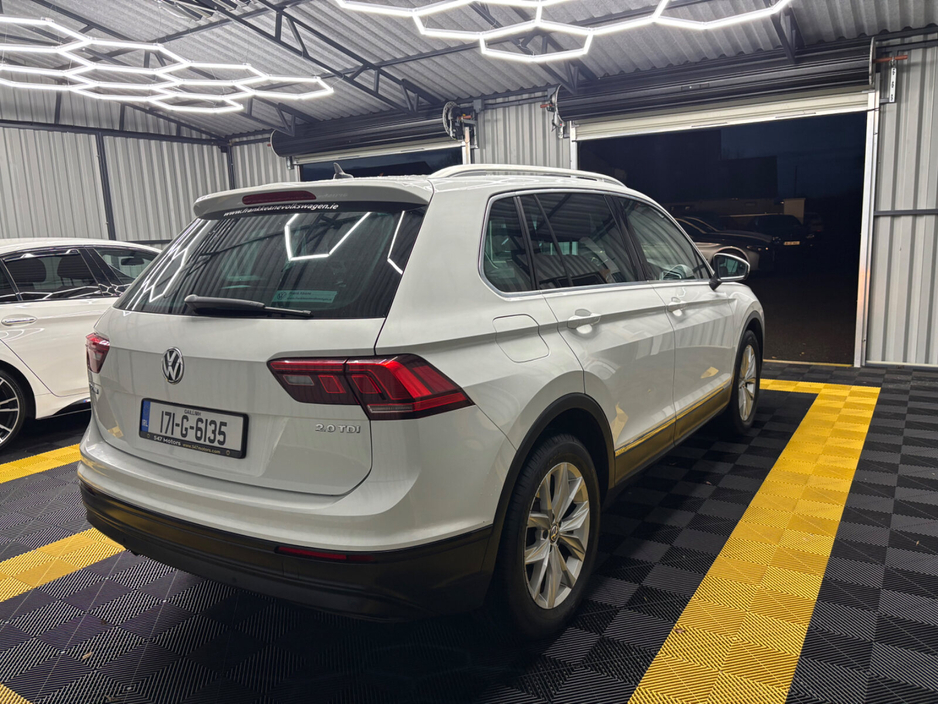 2017 Volkswagen Tiguan - image 8